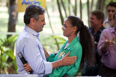 Abrazo entre Marina Silva y Neves 

