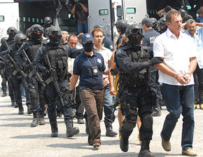 En la imagen de archivo, un operativo policial-militar contra El cártel mexicano de 'La Familia Michoacana' 