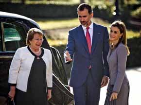Los reyes reciben a Bachelet en la primera visita de Estado con Felipe VI 