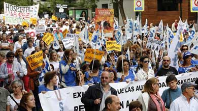 Ahora que no puede culpar a Teresa, Marhuenda va contra la “casta de batas blancas”