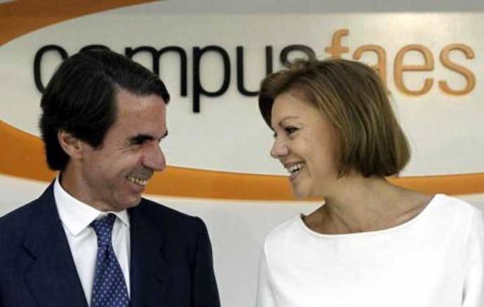 Dolores de Cospedal junto al ex presidente José Mª Aznar en una imagen de archivo