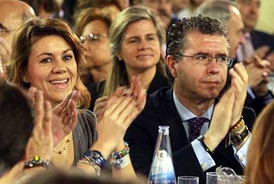 La secretaria general del PP, María Dolores de Cospedal, y Francisco Granados