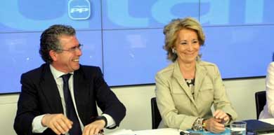 Francisco Granados y Esperanza Aguirre en 2011 / Foto PP de Madrid