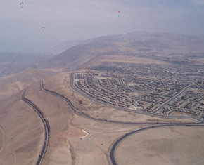 La localidad de Alto Hospicio cercana al puerto de Iquique,  en el extremo norte del desierto chileno