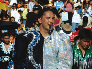 Lan Bolaños, presidente de la asociación cultural “Virgen de Urkupiña” es el responsable de la puesta en escena del desfile de bailarines