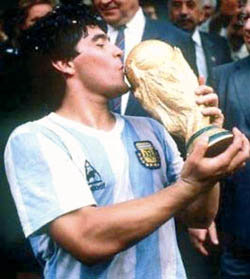 El ex jugador de fútbol y hoy técnico de la selección argentina, Diego Armando Maradona, en una imagen de archivo..