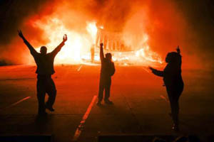 2.000 agentes blindan Ferguson para evitar otra ola de violencia