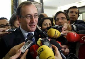Alonso se despide del Congreso entre felicitaciones y ruegos ciudadanos 