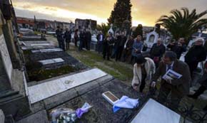 Homenaje al escritor Primitivo Rodríguez Sanjurjo en el cementerio histórico en San Francisco de Orense