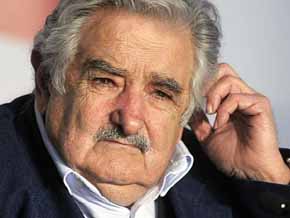 José Mujica: a los que les gusta mucho el dinero hay que echarlos de la política