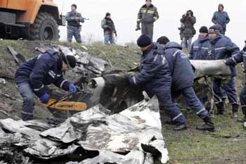 Reanudan la recogida de restos del avión malasio siniestrado en el este Ucrania 

