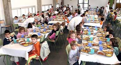 Unos 60.000 niños madrileños necesitan los comedores escolares abiertos en Navidad para poder comer