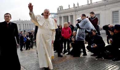 Francisco celebra su 78 cumpleaños con regalos para los pobres y 'sin techo' en Roma