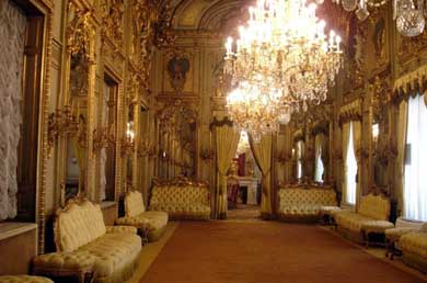 Uno de los impresionantes salones del Palacio...