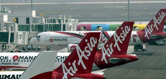 Varios aviones de AirAsia, como el desaparecido QZ8501. (Efe)