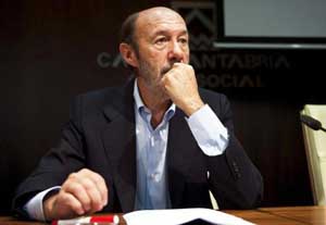 Rubalcaba: 'Me sentí muy solo dentro y fuera, pero la política es así' 