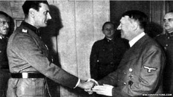 Skorzeny se convirtió en uno de los agentes favoritos de Adolfo Hitler durante la segunda parte de la Segunda Guerra Mundial. 