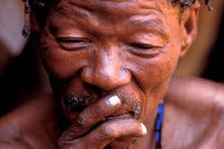 Anciano bosquimano (foto cortesía de Survival)