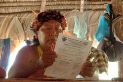 Davi Kopenawa Yanomami esta apremiando a los gobiernos a que ratifiquen el Convenio 169 de la OIT  
