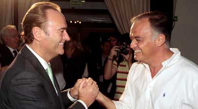 Alberto Fabra y González Pons en un gesto de sincera complicidad. Foto Flickr PP