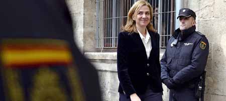 La infanta Cristina a su llegada al juzgado de Palma (Efe)