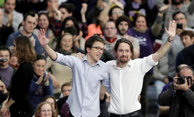 Íñigo Errejón y Pablo Iglesias, en Valencia. (Efe)