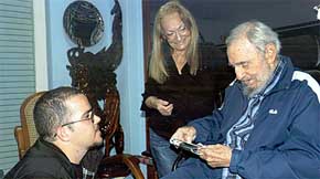 La prensa castrista publica las primeras fotografías de Fidel desde agosto  -Foto: Granma 
 
