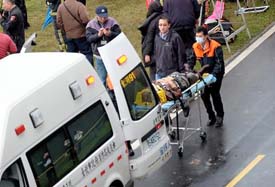  Operaciones de rescate de víctimas del avión que se estrelló en un río en Taipei. (Foto: AFP)