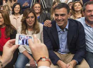 Pedro Sánchez y Susana Díaz juntos en acto del PSOE en Sevilla. (EFE)