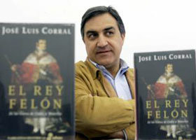 José Luis Corral durante la presentación de su libro  “El Rey Felón”  