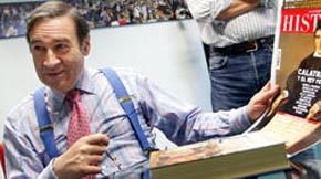 El exdirector de El Mundo ha llenado este martes tres salones del hotel Ritz de Madrid en la presentación de ‘El Español’ ante la tribuna del Foro de la Nueva Comunicación.