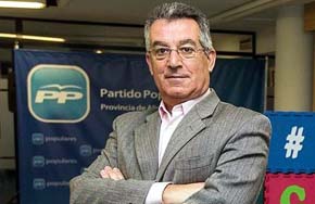 Un concejal de Alicante dice que hay familias que ahorran porque no se van «de putas»