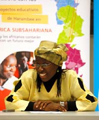 Otorga su premio a la Promoción y Dignidad de la Mujer Africana a Vanessa Koutouan, directora del Centro Rural Ilomba