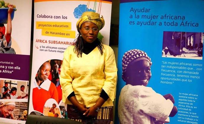 Otorga su premio a la Promoción y Dignidad de la Mujer Africana a Vanessa Koutouan, directora del Centro Rural Ilomba
