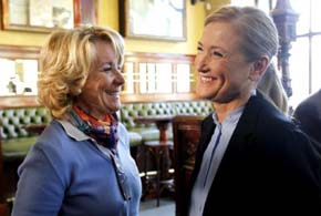 La presidenta del PP de Madrid, Esperanza Aguirre y la delegada del Gobierno, Cristina Cifuentes. 