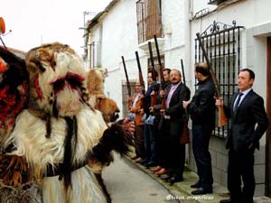 Las carantoñas de Acehuche: Fiesta, Diversión y Devoción