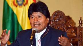'Nosotros compartimos lo poco que tenemos', dijo Evo Morales el sábado, al anunciar que estaba esperando que La Moneda le señalara con qué podía aportar. 