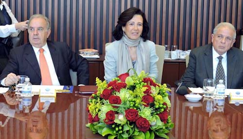 Adriana Bianco: Tomas Regalado, Alcalde de Miami, a la derecha en la fotografía, con J. V. Ortega y Ana Botín