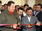 El presidente Chávez (i) con su homólogo iraní Mahmud Ahmadineyad, en una imagen de archivo 