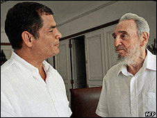  Fidel Castro (d) de aspecto muy saludable recibió a Correa en su residencia particular este fin de semana