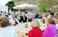 Asistentes a la reunión benéfica en Luarca 