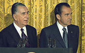 En la imagen de archivo, Nixon (d) y Garrastazu Médici, en una reunión en Washington 