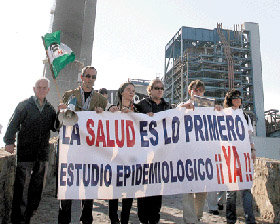 Una protesta de los vecinos de San Roque por la insalubridad de la zona.