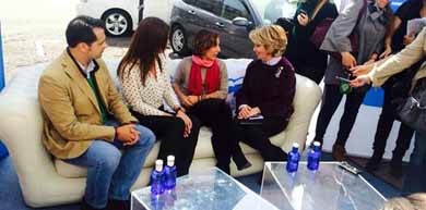 Aguirre hace pasar a una asesora del PP por uno de “los vecinos” que se sentó en su Chester