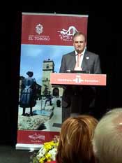 El alcalde de El Toboso presenta “El Quijote políglota” y el libro “Dulcinea flor de ocho pétalos” en el Instituto Cervantes