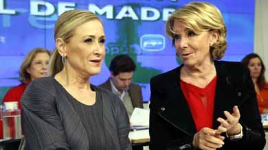 Cristina Cifuentes y Esperanza Aguirre en una imagen de archivo (EFE)