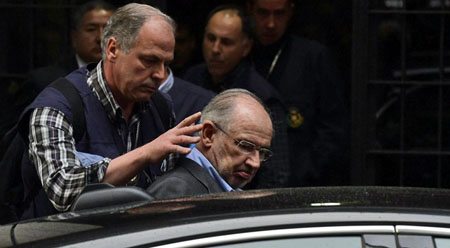 Imagen del momento culminante del 'descenso a los infiernos' de Rodrigo Rato...