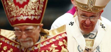 El Papa Francisco, fotografiado junto al patriarca de la Iglesia Católica Armenia, Narsés Pedro XIX Tarmouni 