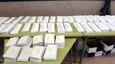 Vista de las papeletas de las elecciones europeas de mayo de 2014. (Efe)