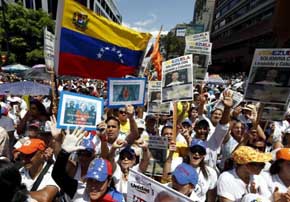 La oposición sale de nuevo a las calles de Caracas contra un 'régimen que se desmorona'  